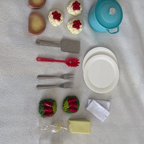 American Girl Truly Me Spaghetti Dinner Set for 18'' Doll With Box - Picture 2 of 5